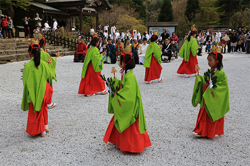 英彦山神宮神幸祭の稚児舞